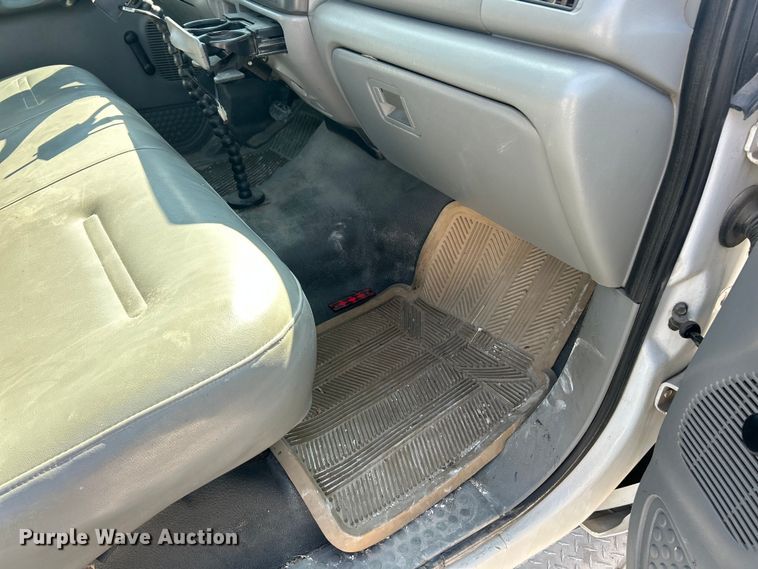 image for item ET3014 2003 Ford F250 Super Duty XL pickup truck