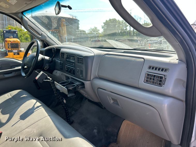 image for item ET3014 2003 Ford F250 Super Duty XL pickup truck