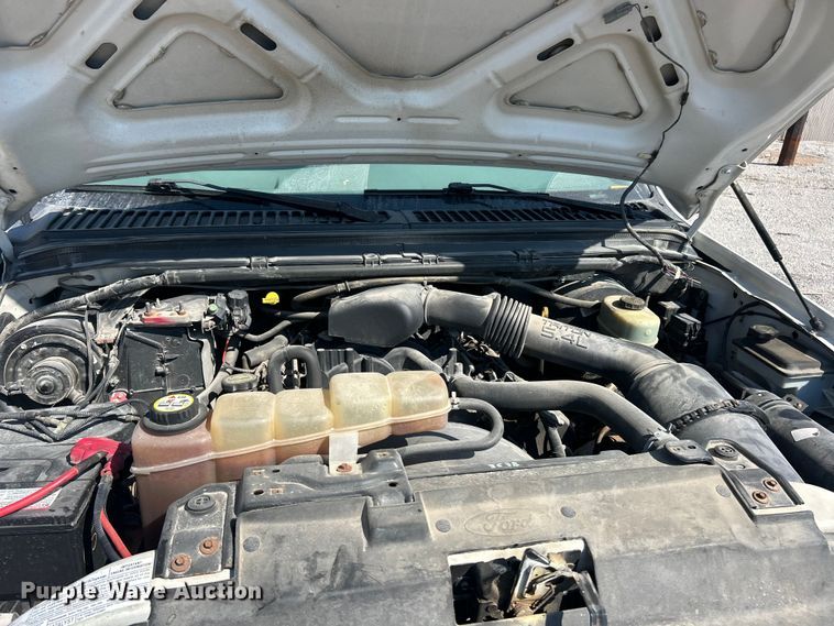 image for item ET3014 2003 Ford F250 Super Duty XL pickup truck