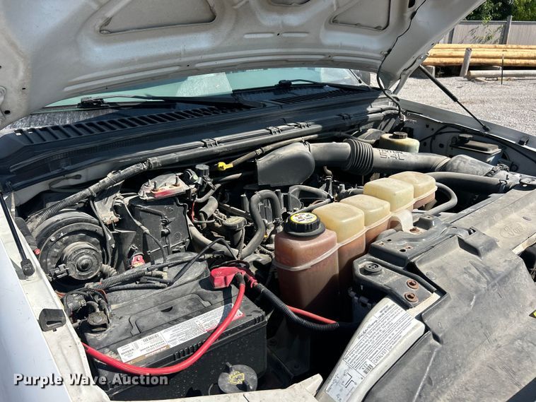 image for item ET3014 2003 Ford F250 Super Duty XL pickup truck