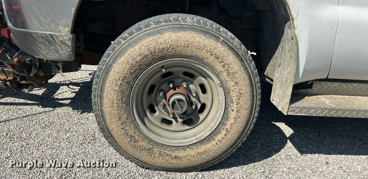 image for item ET3014 2003 Ford F250 Super Duty XL pickup truck