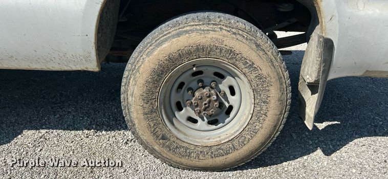 image for item ET3014 2003 Ford F250 Super Duty XL pickup truck