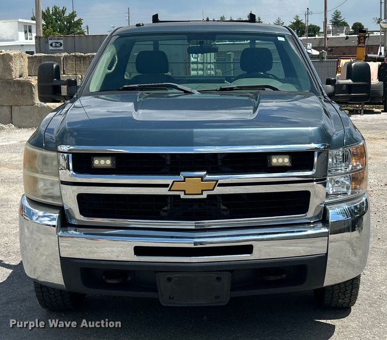 image for item ET3033 2007 Chevrolet Silverado 2500HD pickup truck