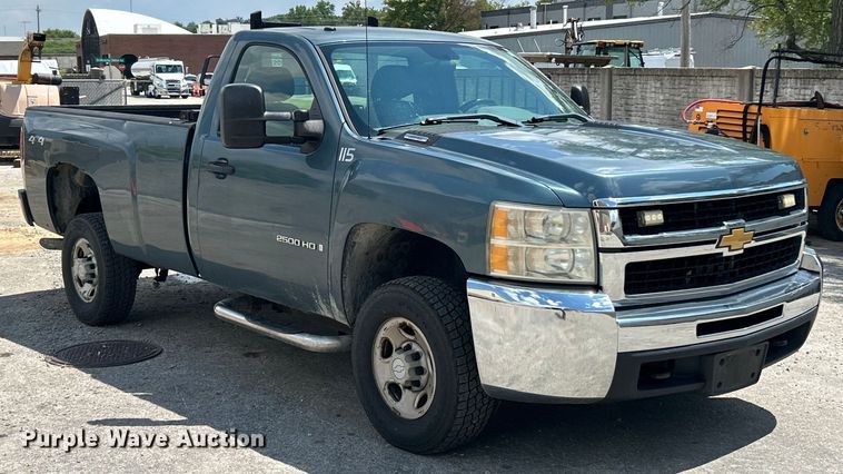 image for item ET3033 2007 Chevrolet Silverado 2500HD pickup truck