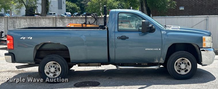 image for item ET3033 2007 Chevrolet Silverado 2500HD pickup truck