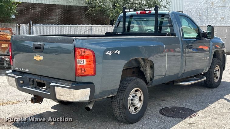 image for item ET3033 2007 Chevrolet Silverado 2500HD pickup truck