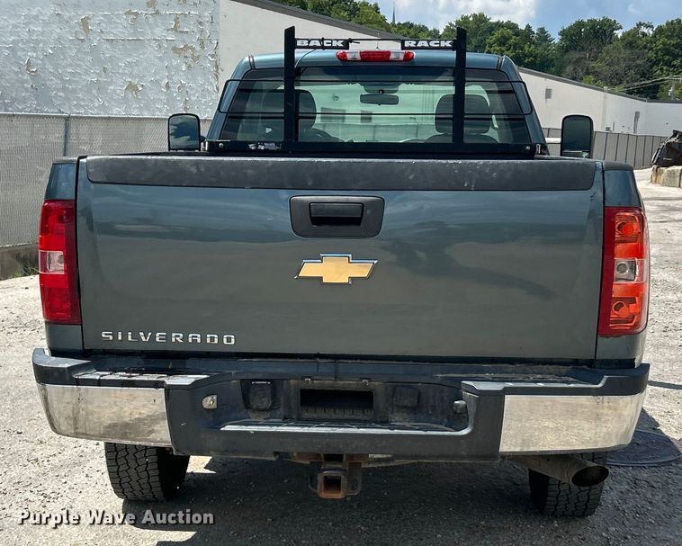 image for item ET3033 2007 Chevrolet Silverado 2500HD pickup truck