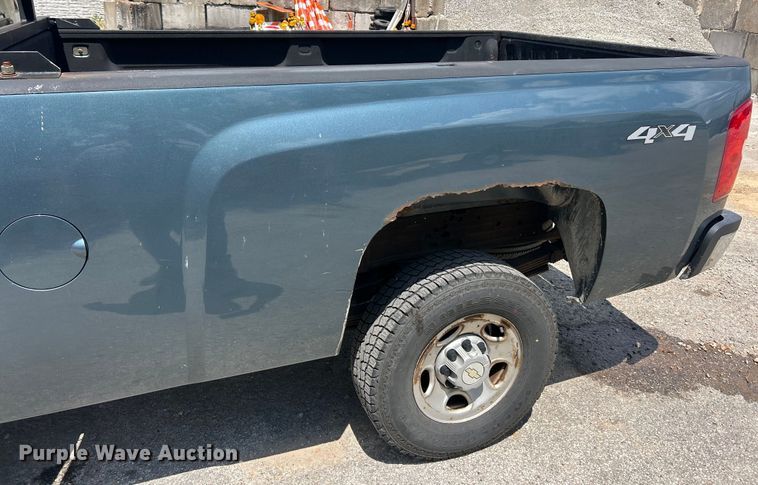 image for item ET3033 2007 Chevrolet Silverado 2500HD pickup truck