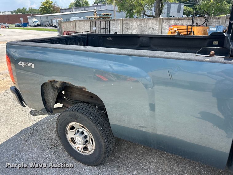 image for item ET3033 2007 Chevrolet Silverado 2500HD pickup truck