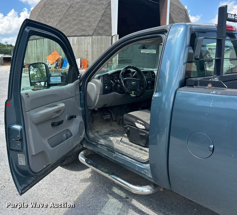 image for item ET3033 2007 Chevrolet Silverado 2500HD pickup truck