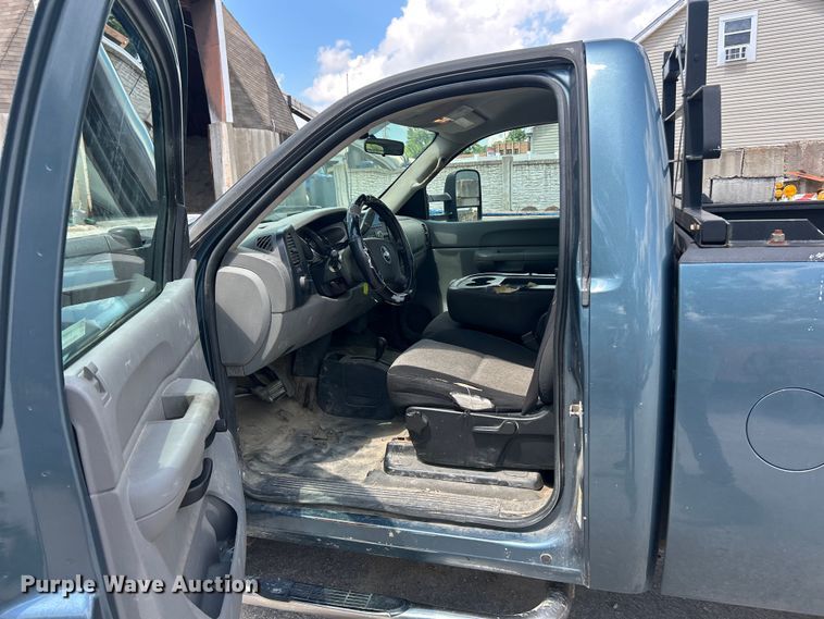 image for item ET3033 2007 Chevrolet Silverado 2500HD pickup truck