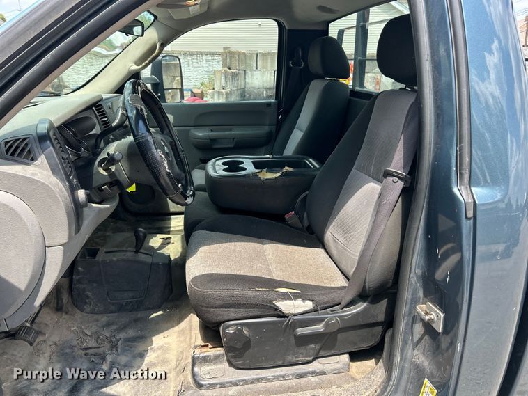 image for item ET3033 2007 Chevrolet Silverado 2500HD pickup truck