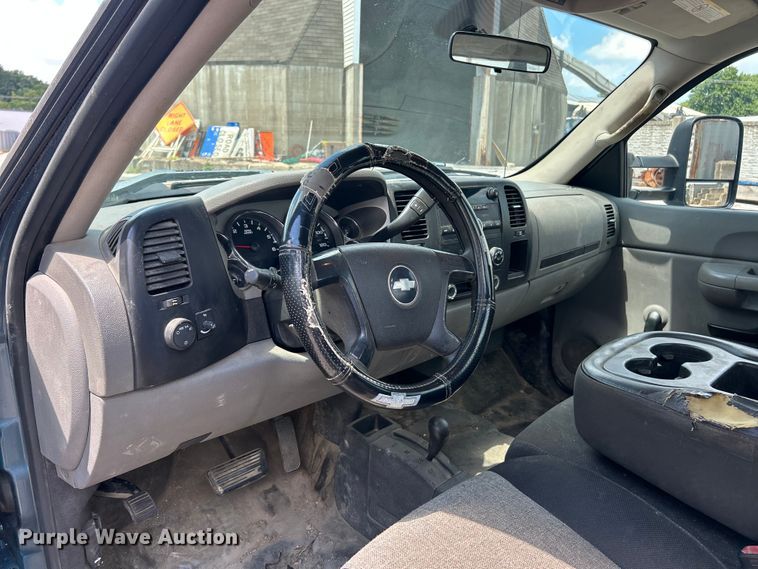 image for item ET3033 2007 Chevrolet Silverado 2500HD pickup truck