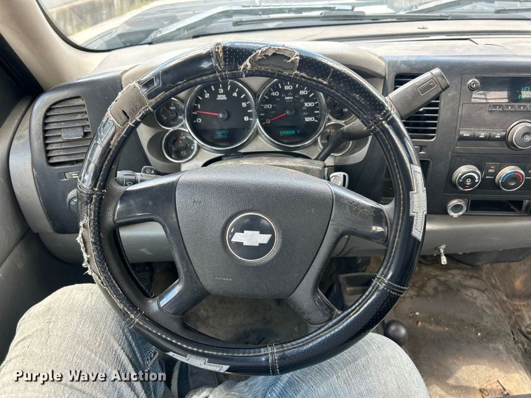 image for item ET3033 2007 Chevrolet Silverado 2500HD pickup truck