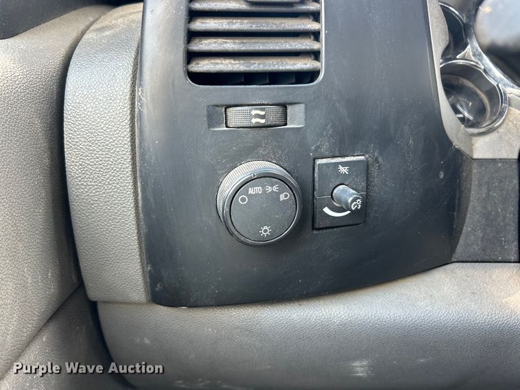 image for item ET3033 2007 Chevrolet Silverado 2500HD pickup truck