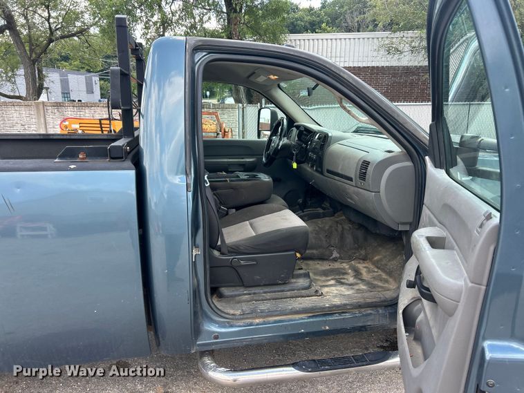 image for item ET3033 2007 Chevrolet Silverado 2500HD pickup truck