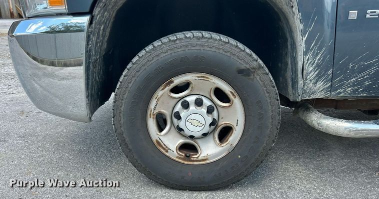 image for item ET3033 2007 Chevrolet Silverado 2500HD pickup truck