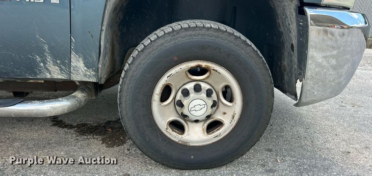 image for item ET3033 2007 Chevrolet Silverado 2500HD pickup truck