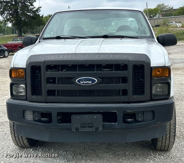 image for item ET3068 2008 Ford F250 Super Duty XL utility bed pickup truck