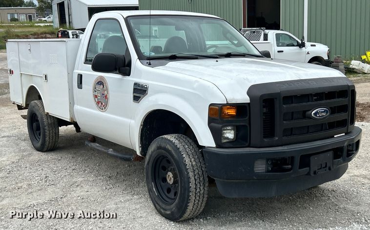 image for item ET3068 2008 Ford F250 Super Duty XL utility bed pickup truck