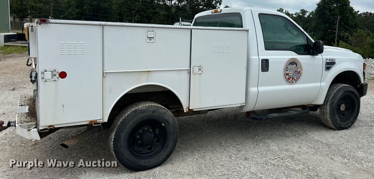 image for item ET3068 2008 Ford F250 Super Duty XL utility bed pickup truck