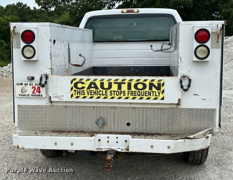 image for item ET3068 2008 Ford F250 Super Duty XL utility bed pickup truck