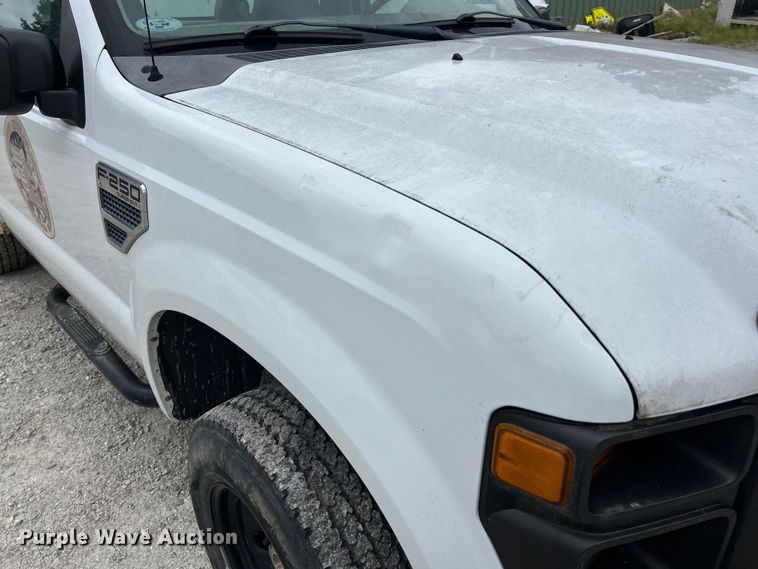 image for item ET3068 2008 Ford F250 Super Duty XL utility bed pickup truck