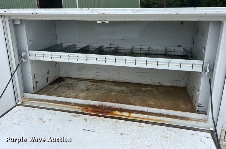 image for item ET3068 2008 Ford F250 Super Duty XL utility bed pickup truck