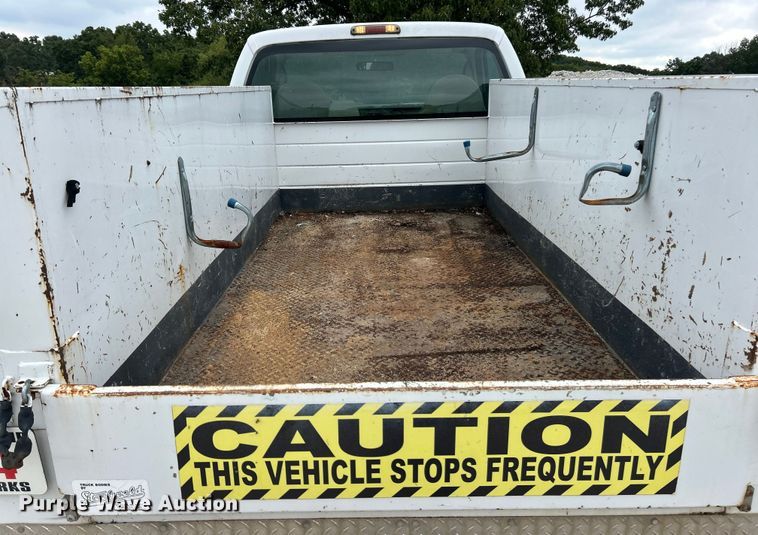 image for item ET3068 2008 Ford F250 Super Duty XL utility bed pickup truck