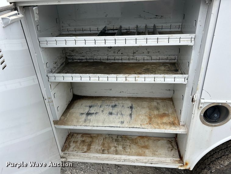 image for item ET3068 2008 Ford F250 Super Duty XL utility bed pickup truck