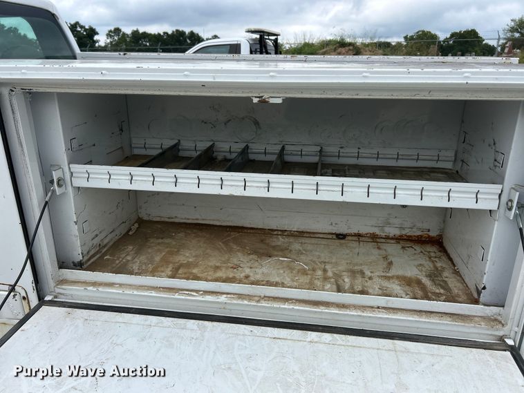 image for item ET3068 2008 Ford F250 Super Duty XL utility bed pickup truck