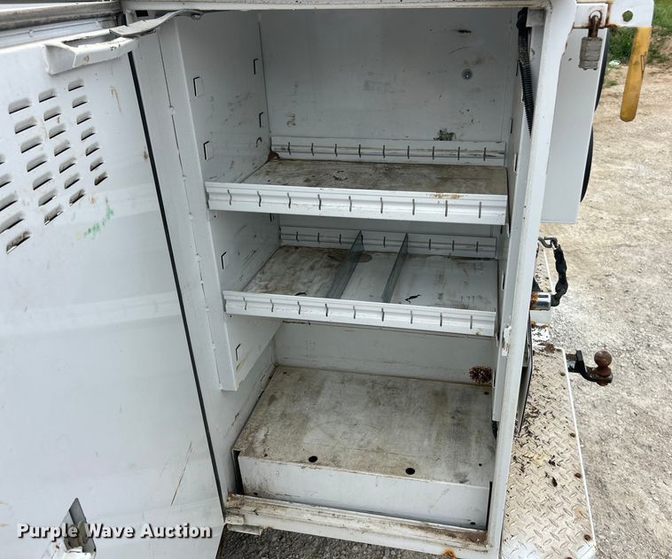 image for item ET3068 2008 Ford F250 Super Duty XL utility bed pickup truck