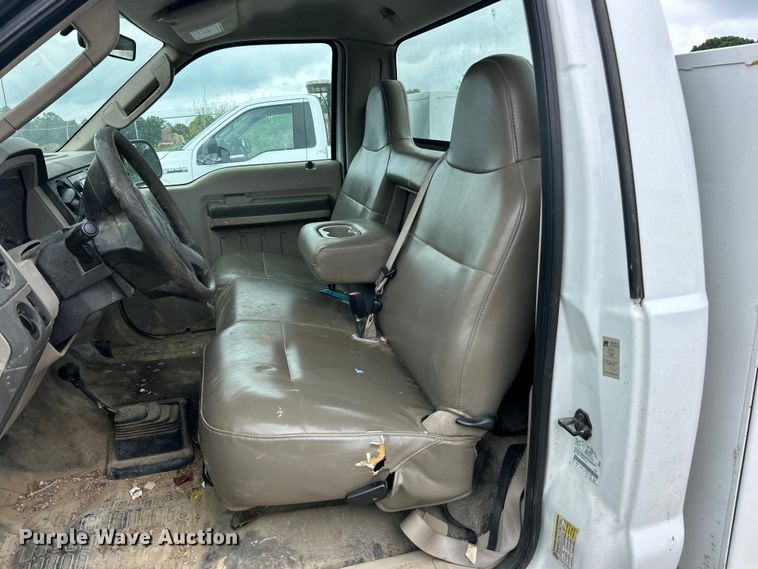 image for item ET3068 2008 Ford F250 Super Duty XL utility bed pickup truck