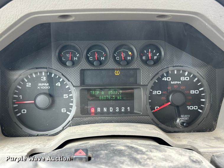 image for item ET3068 2008 Ford F250 Super Duty XL utility bed pickup truck