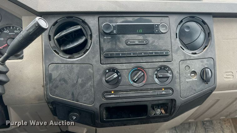 image for item ET3068 2008 Ford F250 Super Duty XL utility bed pickup truck