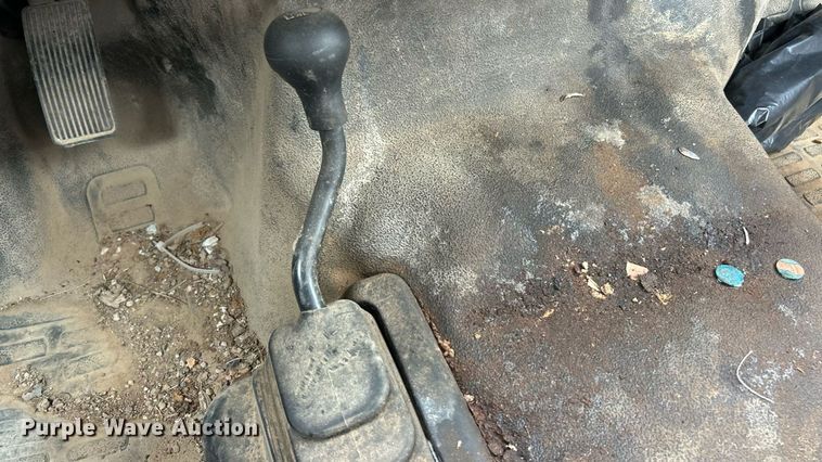 image for item ET3068 2008 Ford F250 Super Duty XL utility bed pickup truck