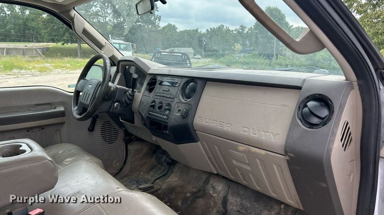 image for item ET3068 2008 Ford F250 Super Duty XL utility bed pickup truck