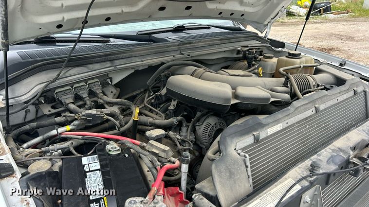 image for item ET3068 2008 Ford F250 Super Duty XL utility bed pickup truck