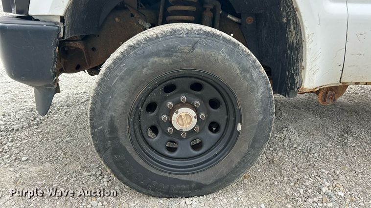 image for item ET3068 2008 Ford F250 Super Duty XL utility bed pickup truck