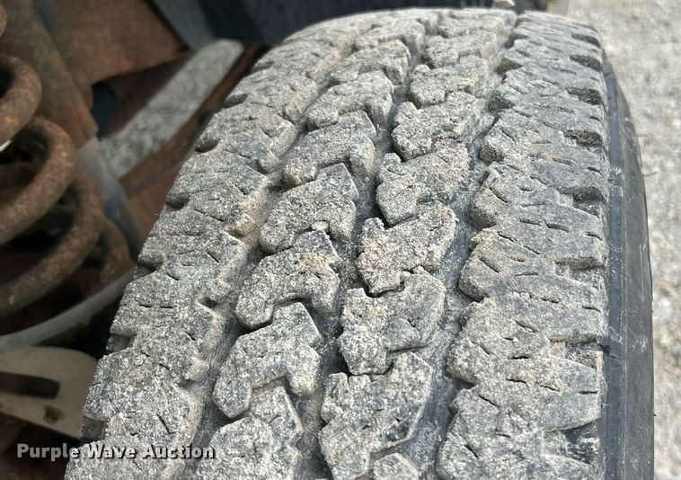 image for item ET3068 2008 Ford F250 Super Duty XL utility bed pickup truck