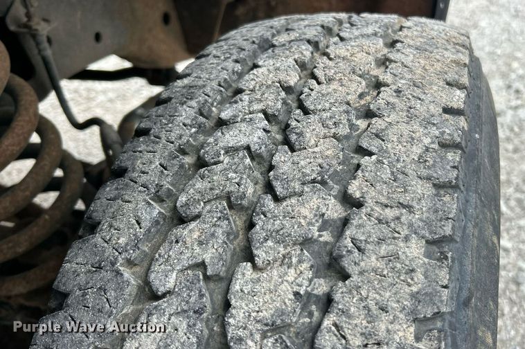 image for item ET3068 2008 Ford F250 Super Duty XL utility bed pickup truck