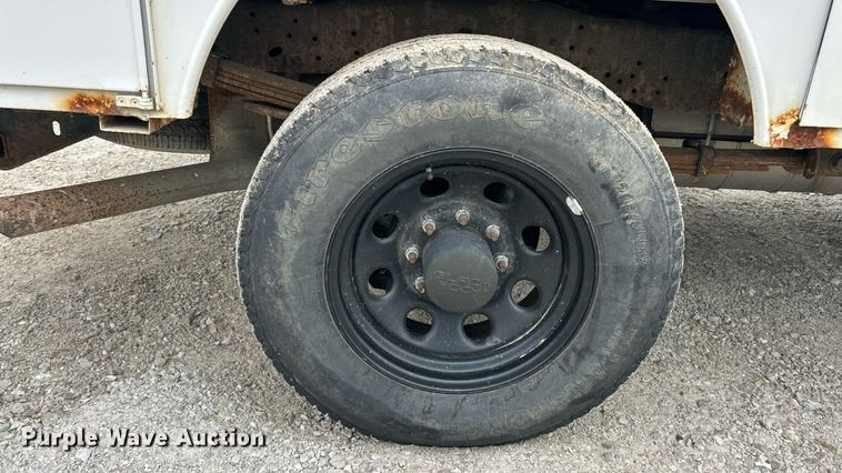 image for item ET3068 2008 Ford F250 Super Duty XL utility bed pickup truck