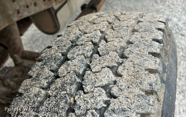 image for item ET3068 2008 Ford F250 Super Duty XL utility bed pickup truck