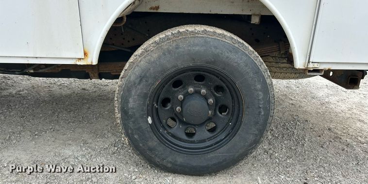 image for item ET3068 2008 Ford F250 Super Duty XL utility bed pickup truck