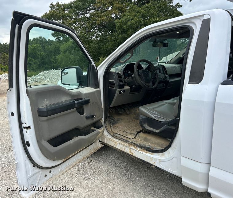 image for item ET3070 2016 Ford F150 XL pickup truck