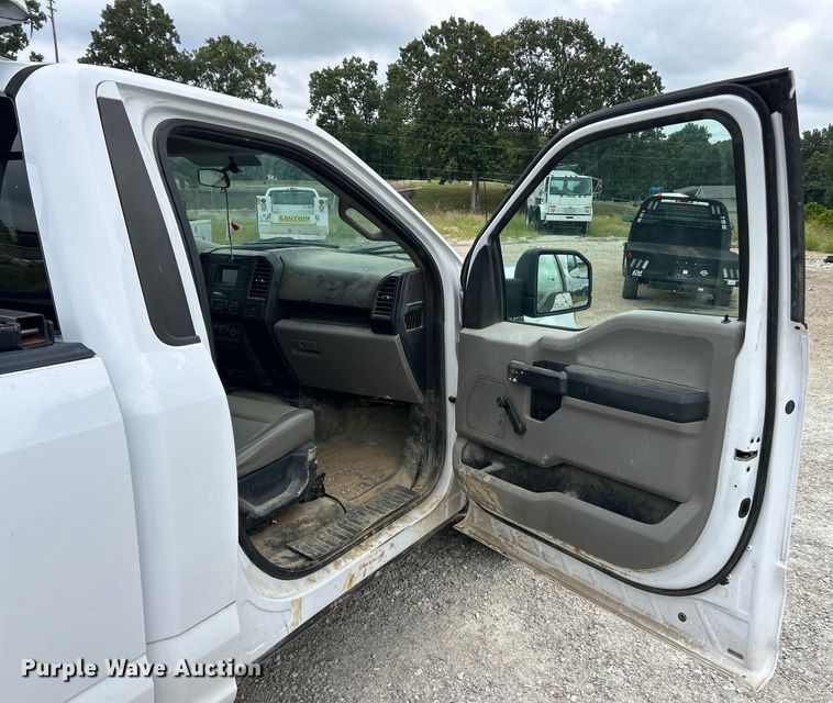 image for item ET3070 2016 Ford F150 XL pickup truck