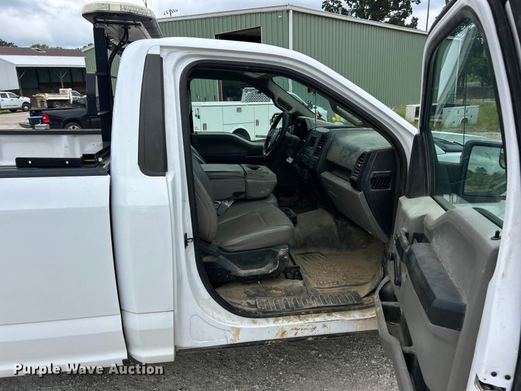 image for item ET3070 2016 Ford F150 XL pickup truck