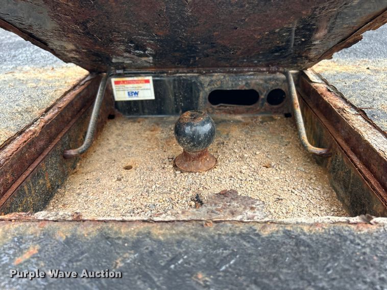 image for item ET3071 2005 Chevrolet Silverado 3500 flatbed pickup truck