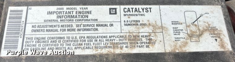 image for item ET3071 2005 Chevrolet Silverado 3500 flatbed pickup truck