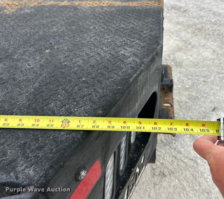 image for item ET3073 2005 Chevrolet Silverado 3500 flatbed pickup truck